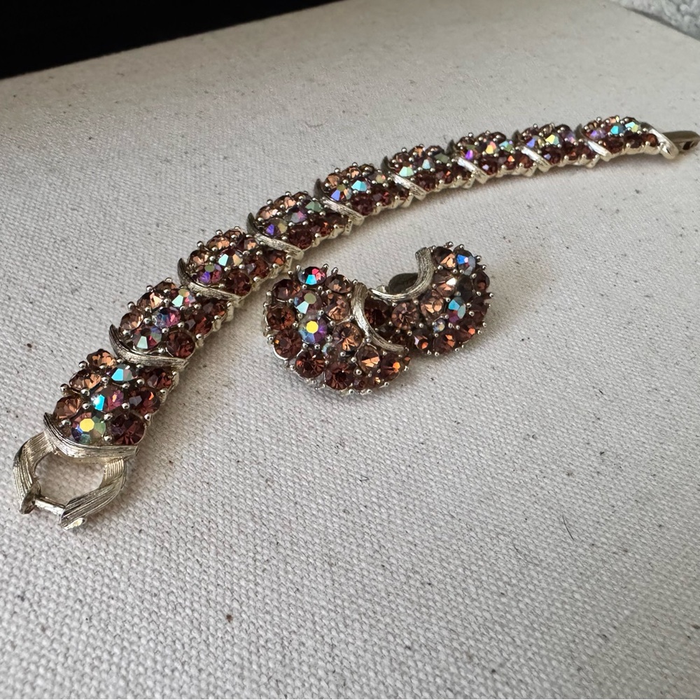 Vintage LISNER Amber-colored Iridescent Rhinestone Bracelet and Earrings